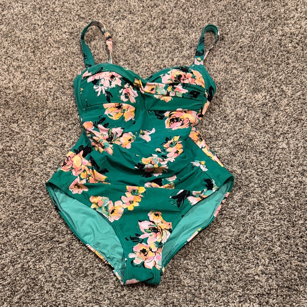 Nip Tuck Women's Floral One-Piece Swimsuit Size 6